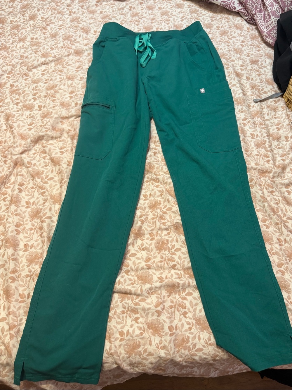 Women’s figs pants